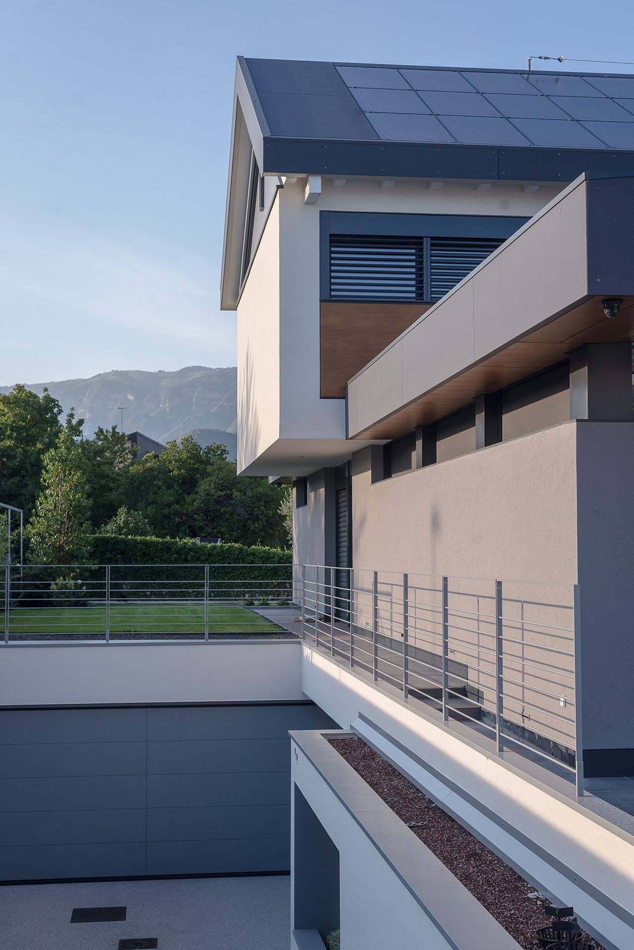 Compact_Modern_mountain(22)