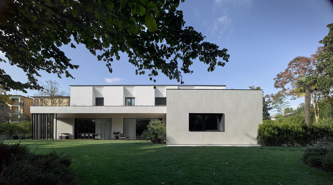 Compact_Xtravision_BN(12)